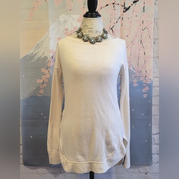 𝅺100% Cashmere Sweater - Picture 1 of 6
